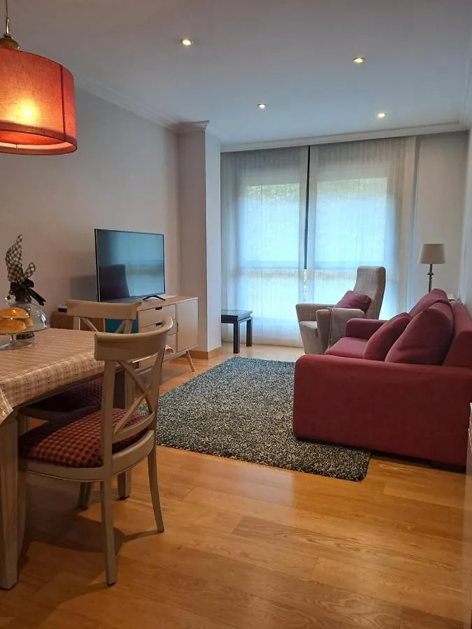 Apartamento En El Centro Con Garaje Directo. contacts